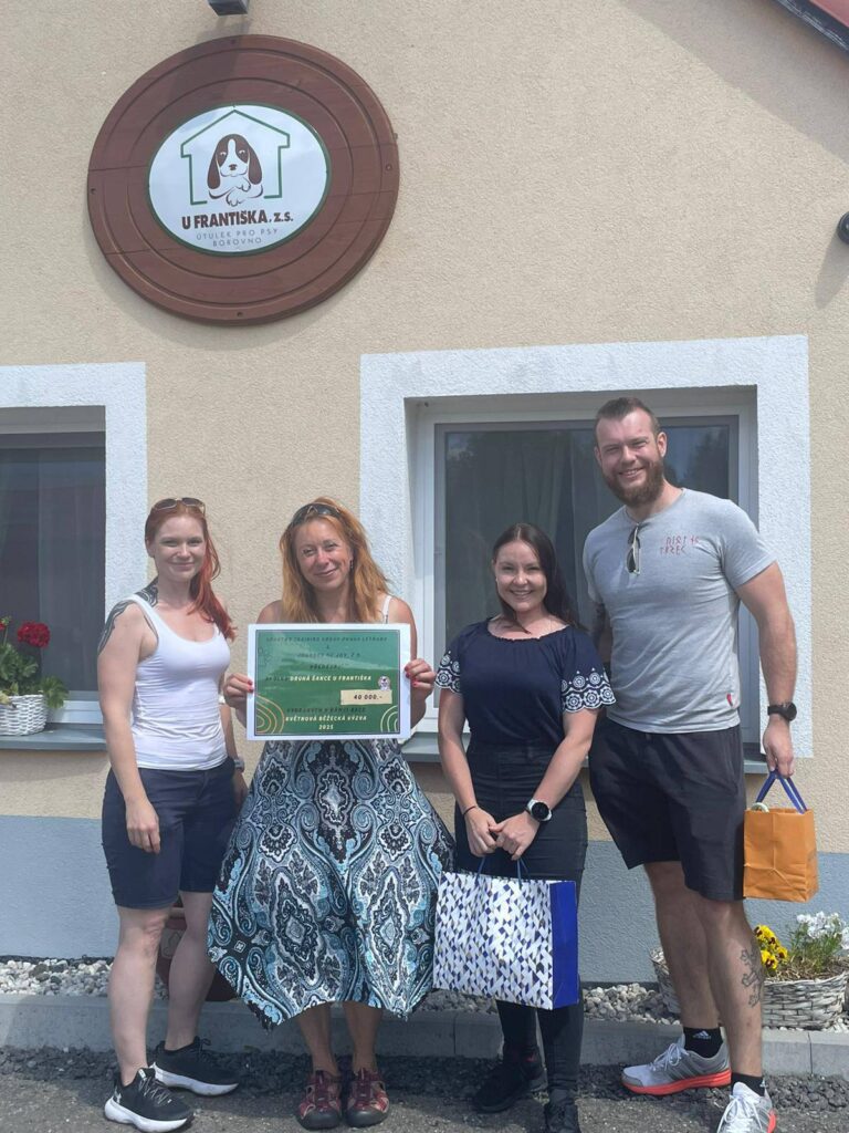 Ve středu proběhlo předání certifikátu a výtěžku květnové běžecké výzvy Spartan klubu Praha Journey of Joy, děkujeme, jste úžasní